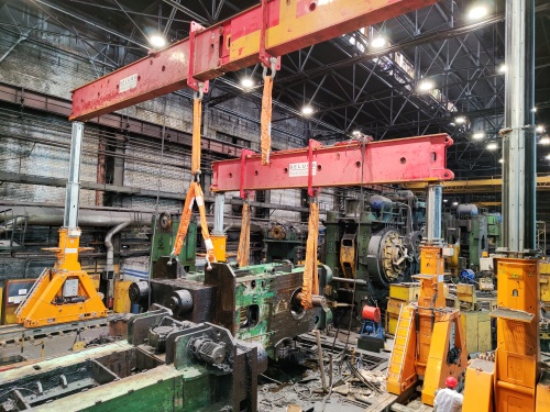 Перемещение станин пресса