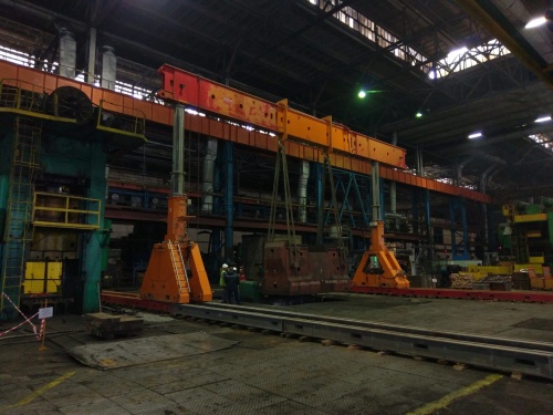 Mounting / dismantling of the hammer head