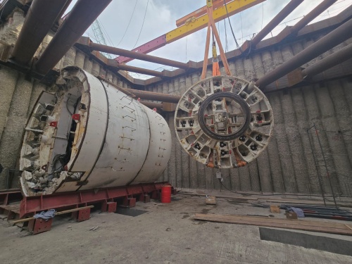 Сборка ТПМК на строящейся станции метро в Красноярске