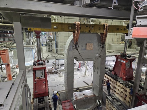 Монтаж станины и гидроцилиндра пресса 