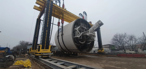 Assembly and lowering of the tunneling shield